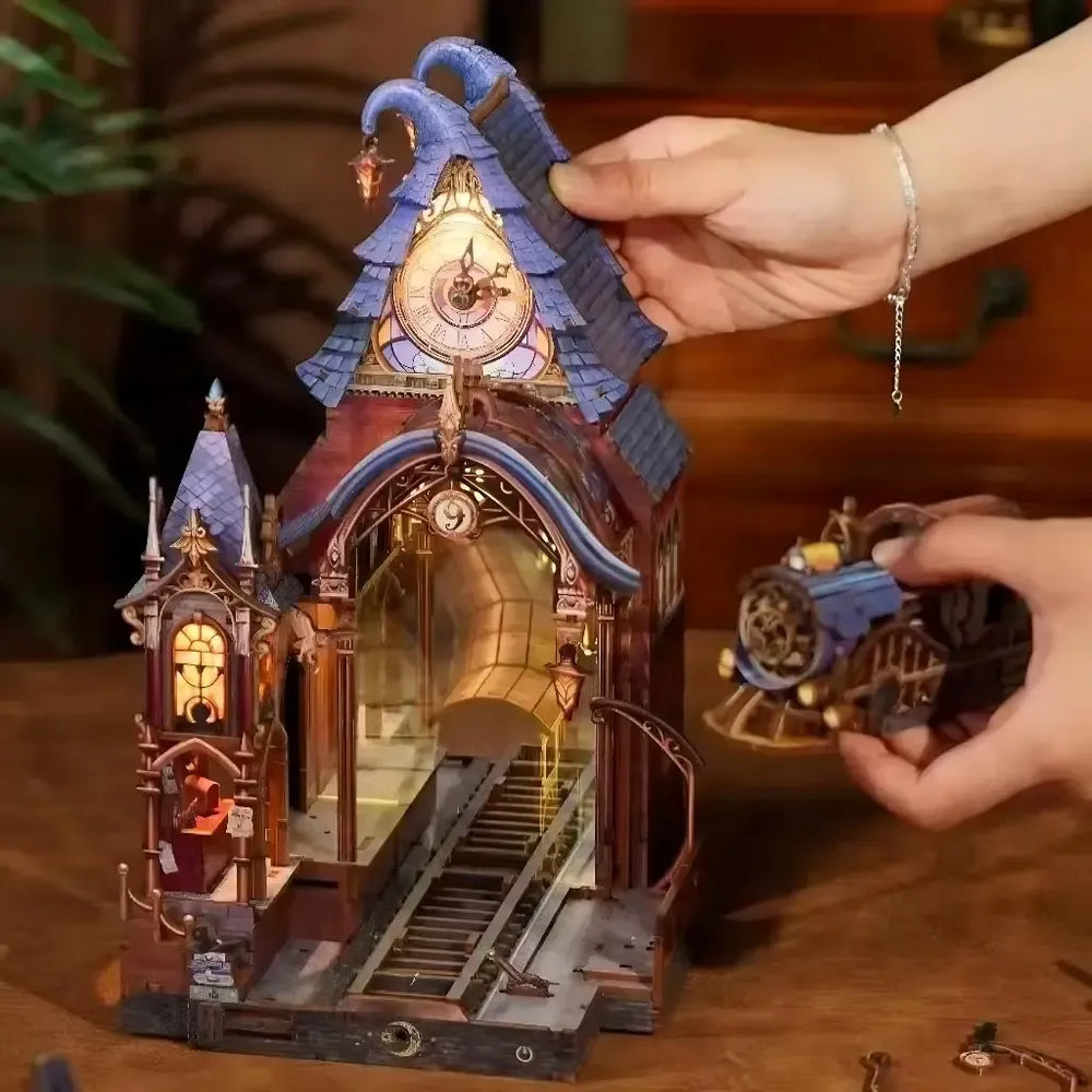 Playable Removable Steam Train — Kit de Diorama de Bibliothèque Enchantée DIY