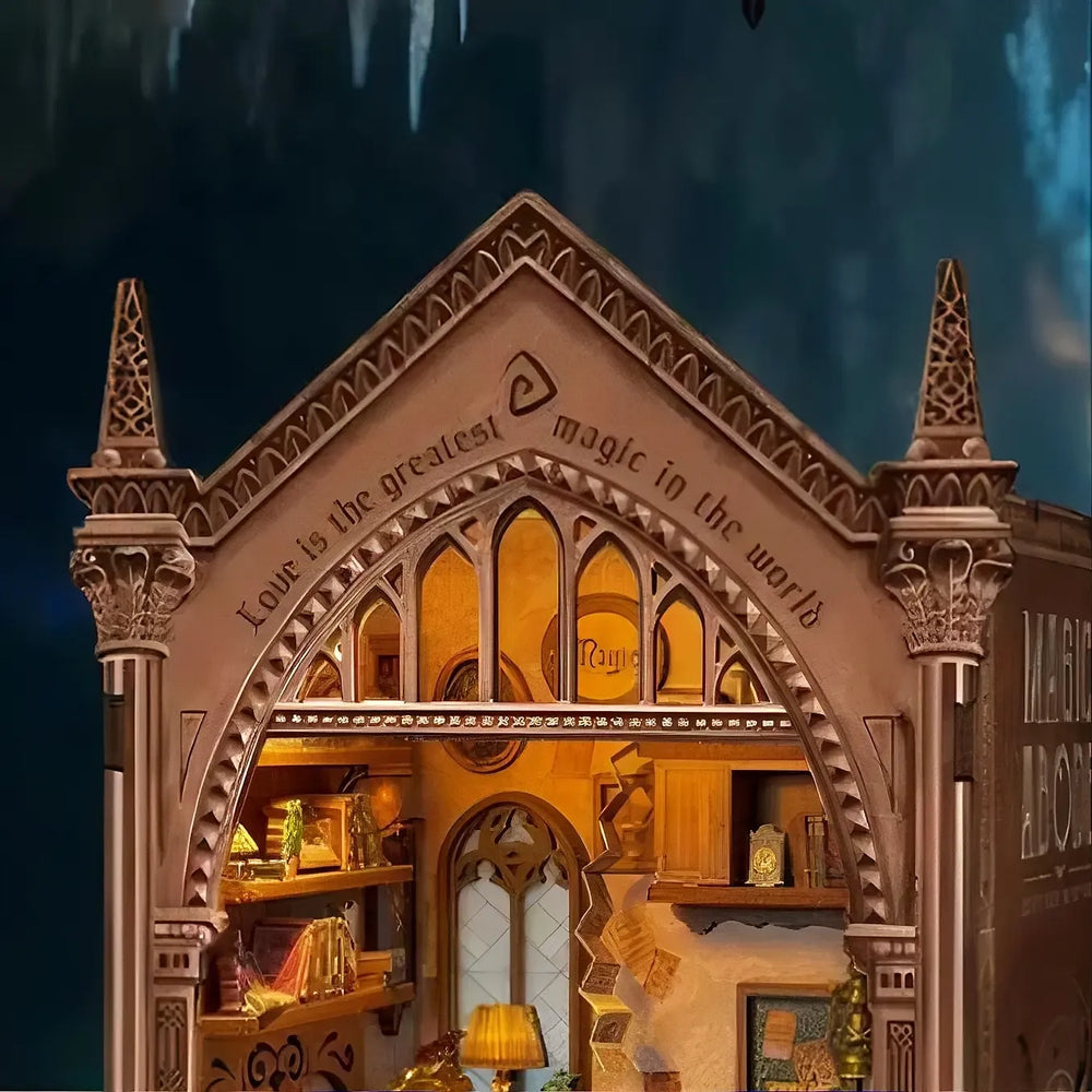Gothic Arches & Ornate Carvings — Kit de maison de poupée miniature Magic Abode DIY