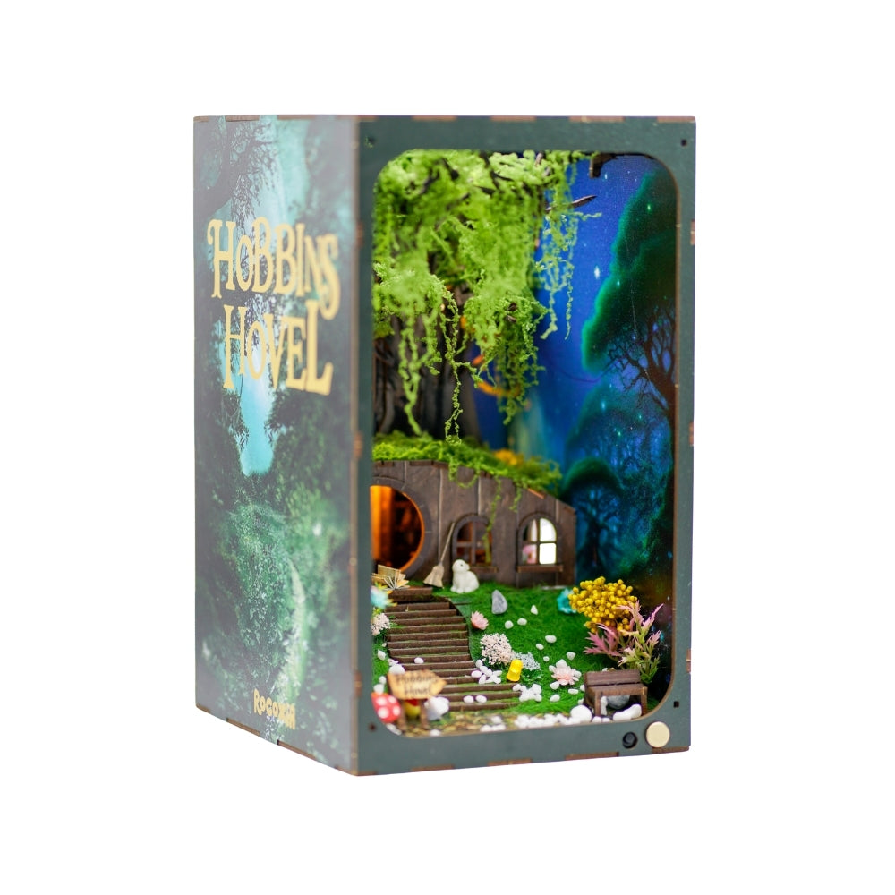 Hobbins Hovel Book Nook, Hobbits-themed, LOTR-themed, house in woods, Greenery