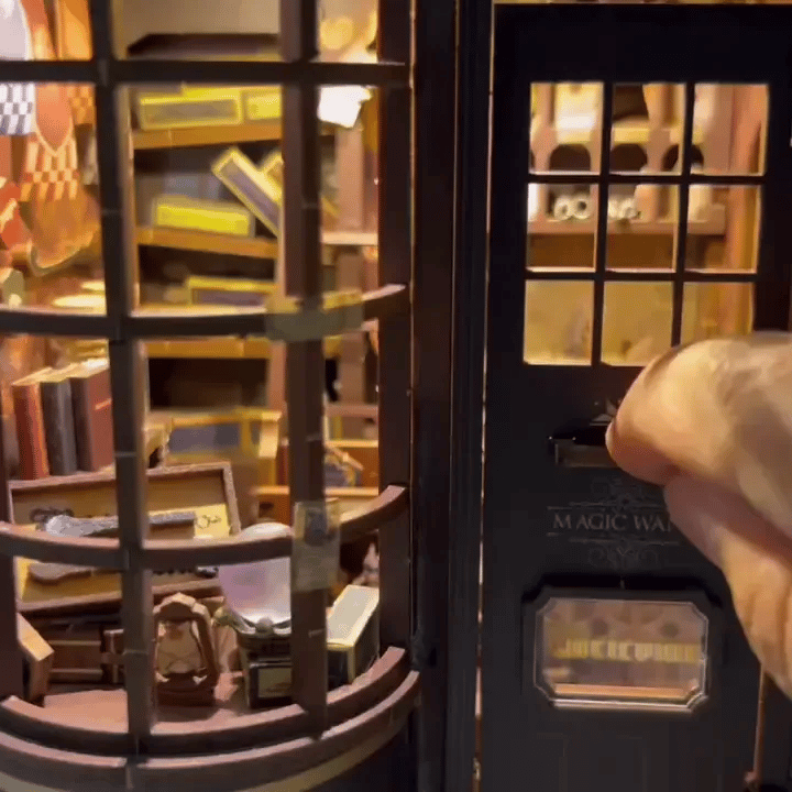 A Wand Shop on Your Bookshelf — Magic Wand Store DIY-Bücherregal-Einsatz