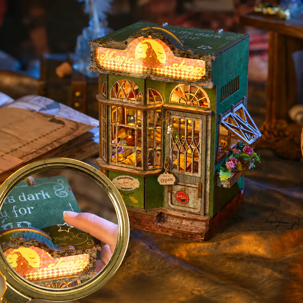Touch to Light Up the Magic — DIY-Bücherregaleinsatz „Zauberladen“