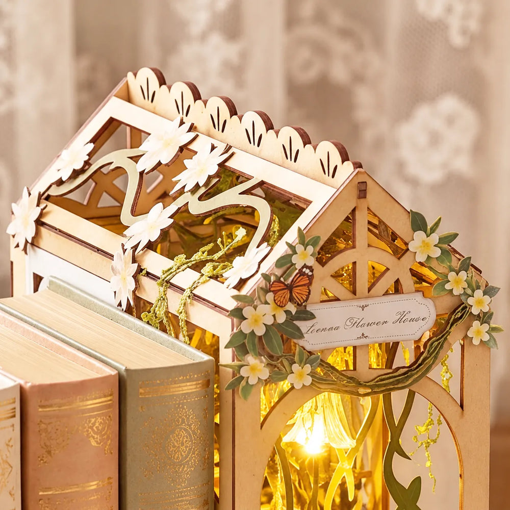 Floral Carved Roof Design — Serene Blumenhaus DIY-Bücherregaleinsatz-Set