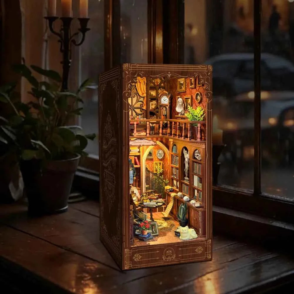 Timeworn Library Book Nook Kit