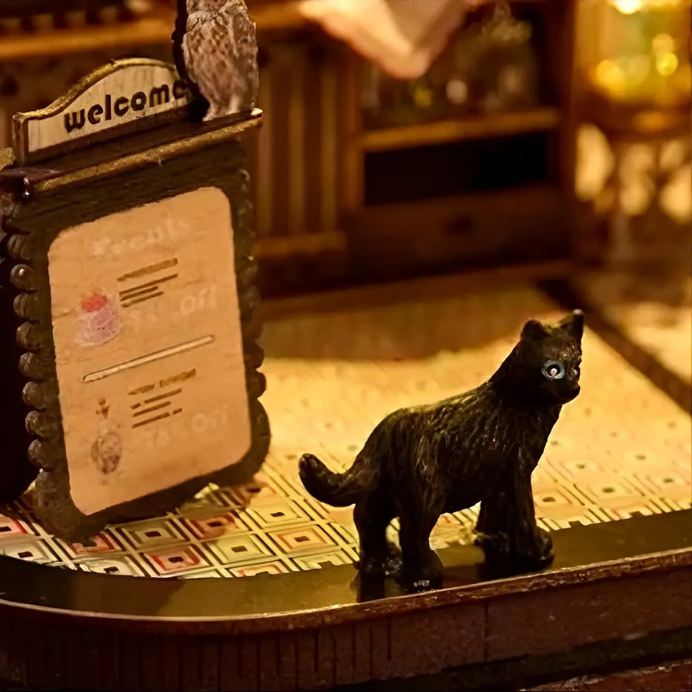 Welcome Sign & Black Cat Companion — Magischer Coffee Shop DIY Miniaturbausatz