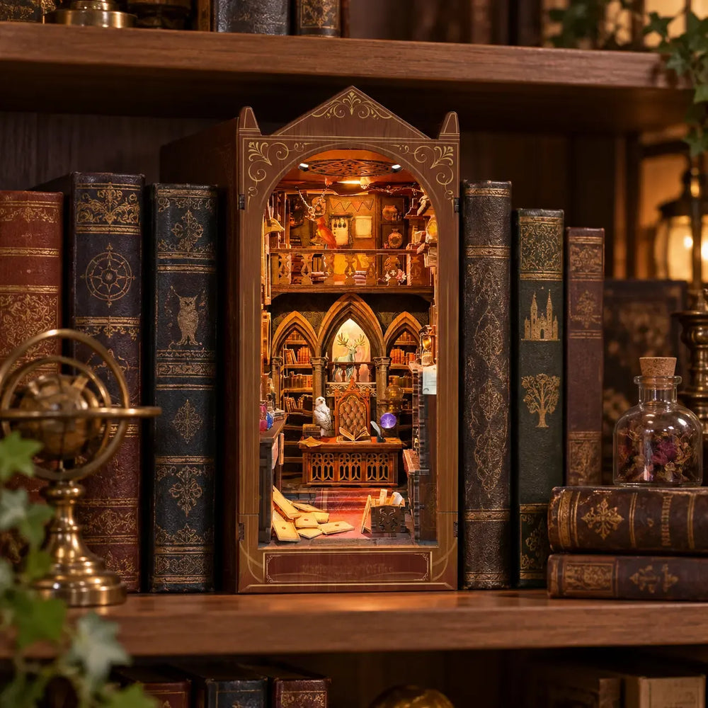 Wizard’s Magical Study Scene — Kit de Diorama Bibliothèque Magique à Construire Soi-même