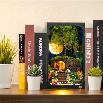 [Pre Order] Hobbins Hovel DIY Book Nook Kit - ROCOXIA