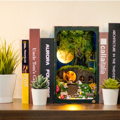 Hobbins Hovel Book Nook, Hobbits-themed Book Nook, LOTR-themed Book Nook, house in woods, Hobbiton,  Bag End